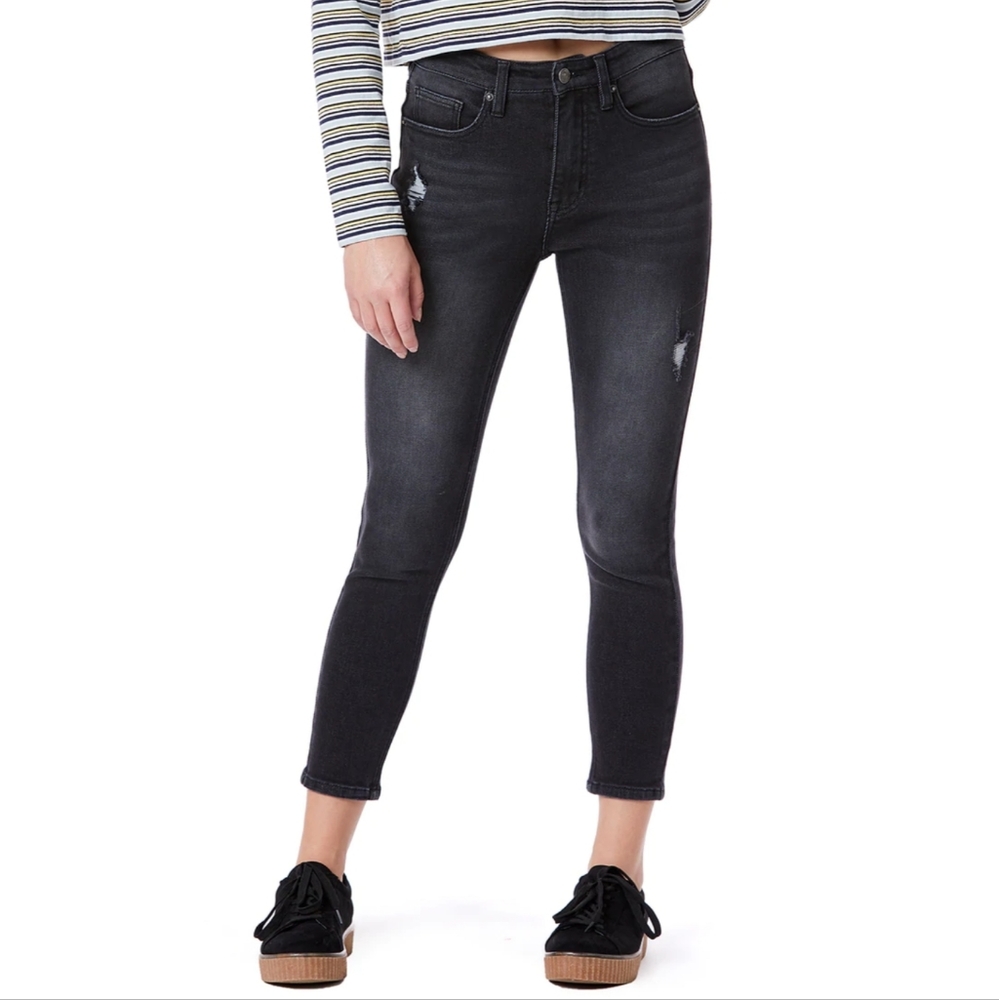 Zadie High-Rise distressed black Skinny Jean from Unionbay. Size 5